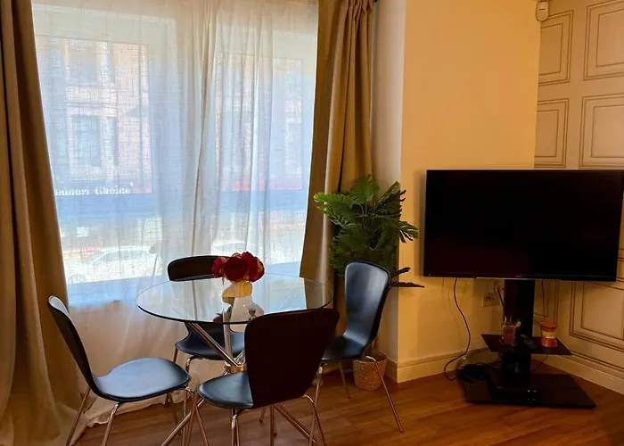 2 Bedroom Apartment Near Glasgow City Centre, Celtic Park And Emirates Arena